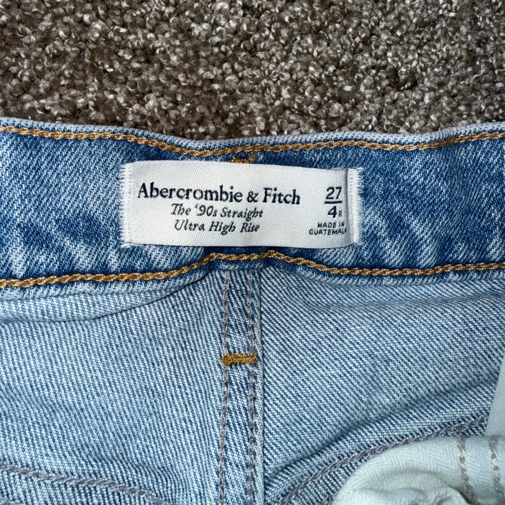 Abercrombie & Fitch 90s Straight Jeans Womens 27/4R Light Blue Distressed - Picture 3 of 6
